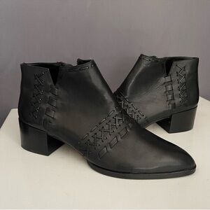 Donald J Pliner BOWERY Black Ankle Boots Size 9.5 leather